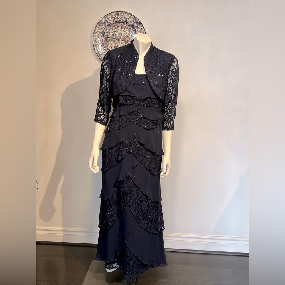 SOLD. Beautiful evening gown for mother of the bride, Laura petite.